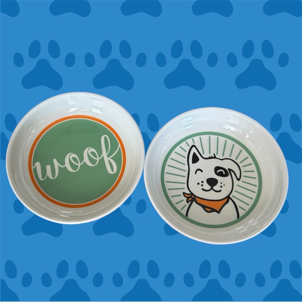 Small pet feeders